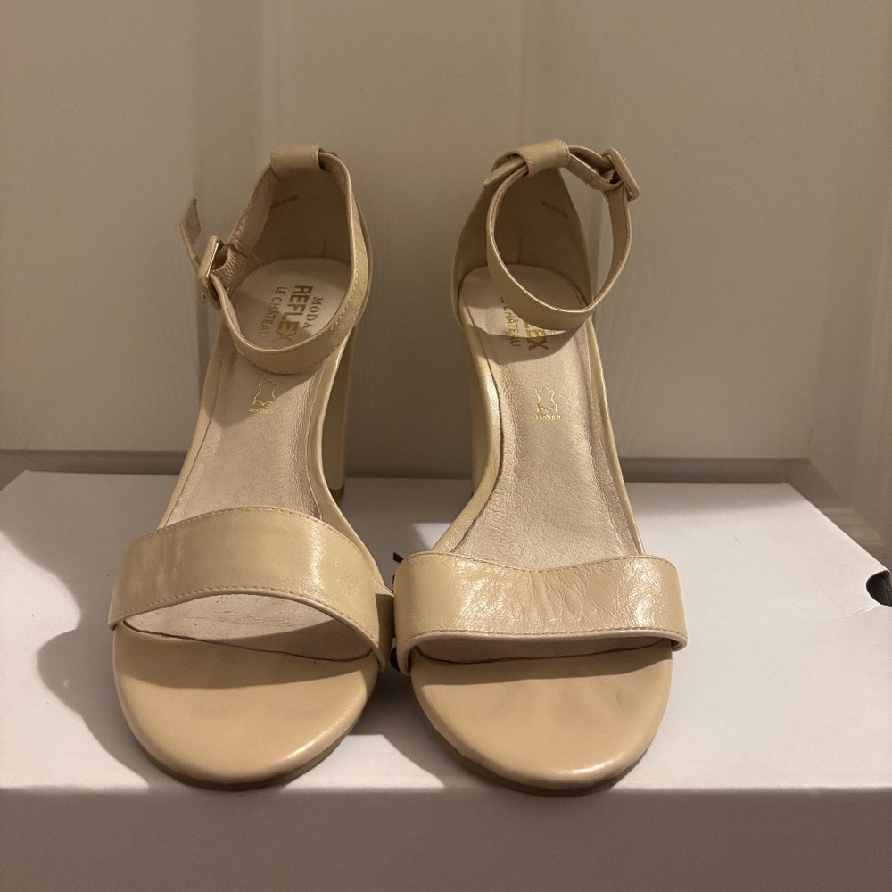 Moda Réflex: Le Chateau Block Heel - Size 9